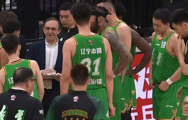kaiyun-领头羊内线双核受伤，辽宁队锁定季后赛，山东2连败后遭遇新难题