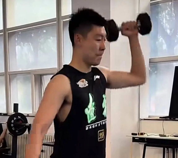 开云-辽宁男篮动态速递！赵继伟随队出发男篮热身赛，球队要求球员全员回归，已收到多份外援报告